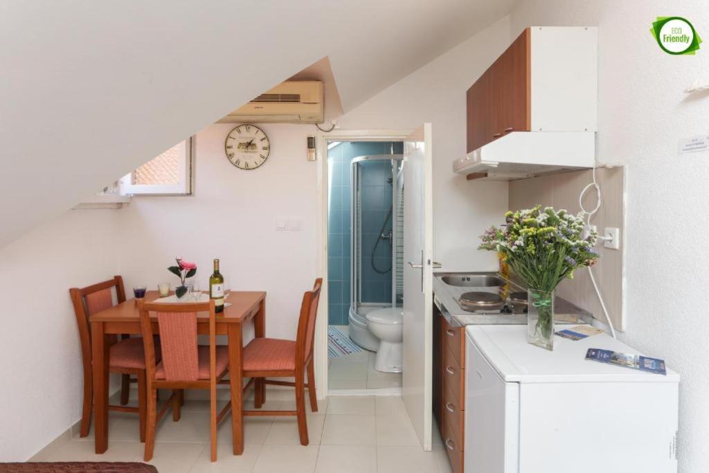 Center Larica Apartman *